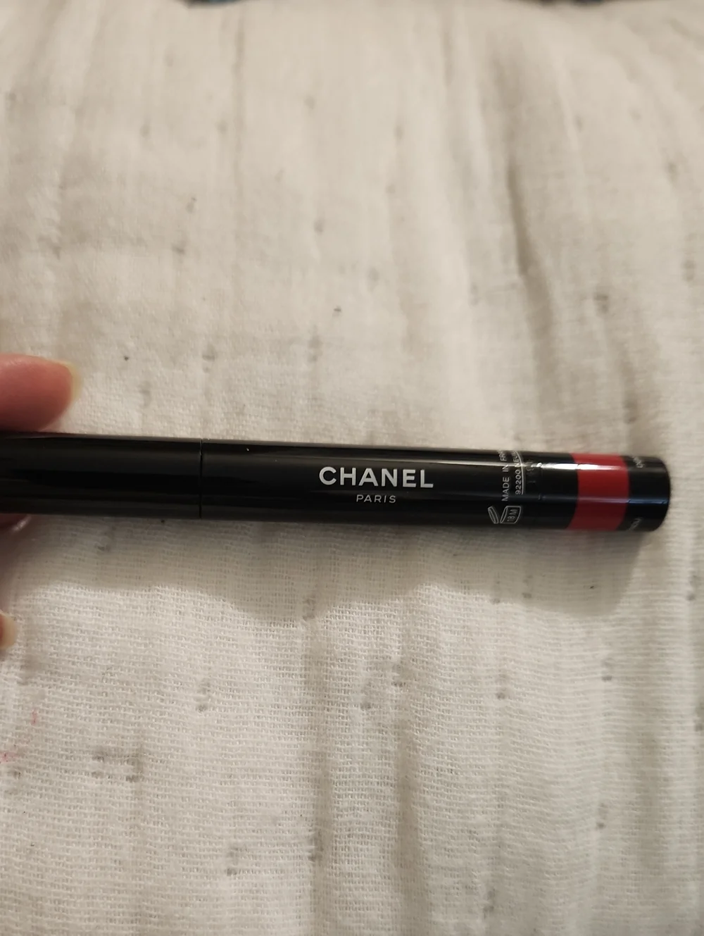 CHANEL Rouge Crayon Lipstick - Bright Coral Red